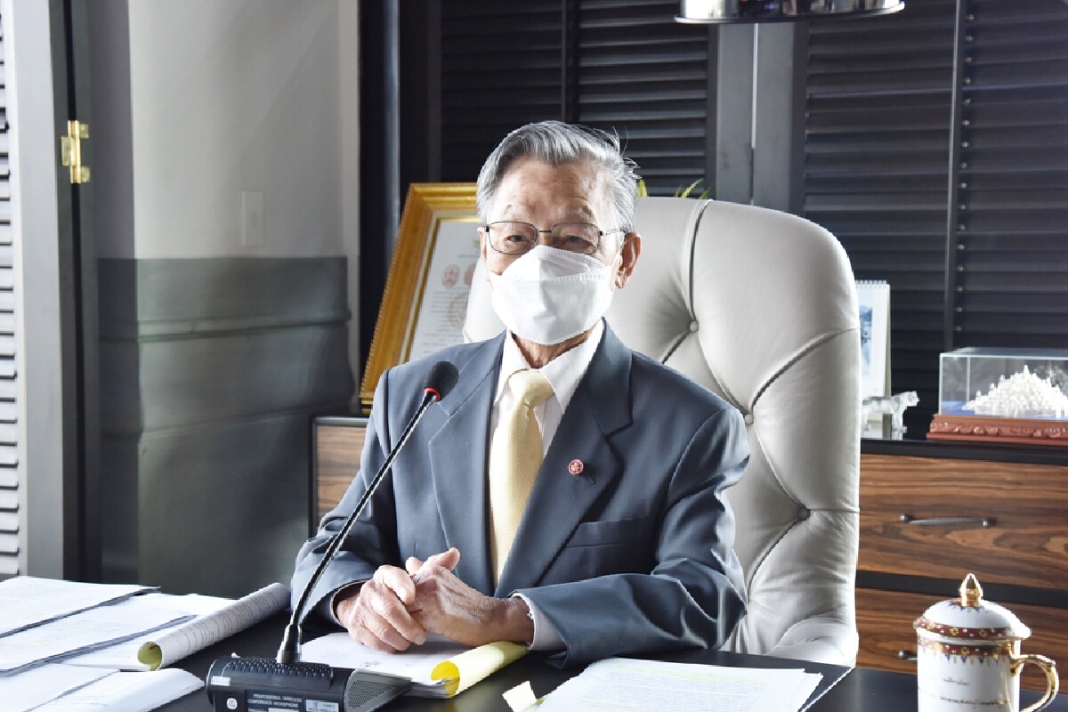 นายชวน หลีกภัย ประธานรัฐสภา และประธานสภาผู้แทนราษฎร