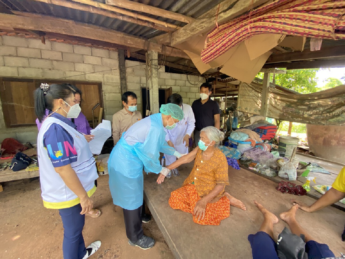 หมอขอนแก่น "ฉีดวัคซีนให้ถึงที่" ผู้สูงอายุเดินทางลำบาก