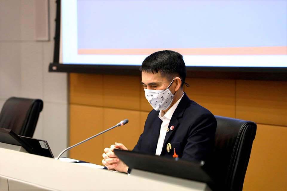 ศ.นพ.นิธิ มหานนท์ เลขาธิการราชวิทยาลัยจุฬาภรณ์ 