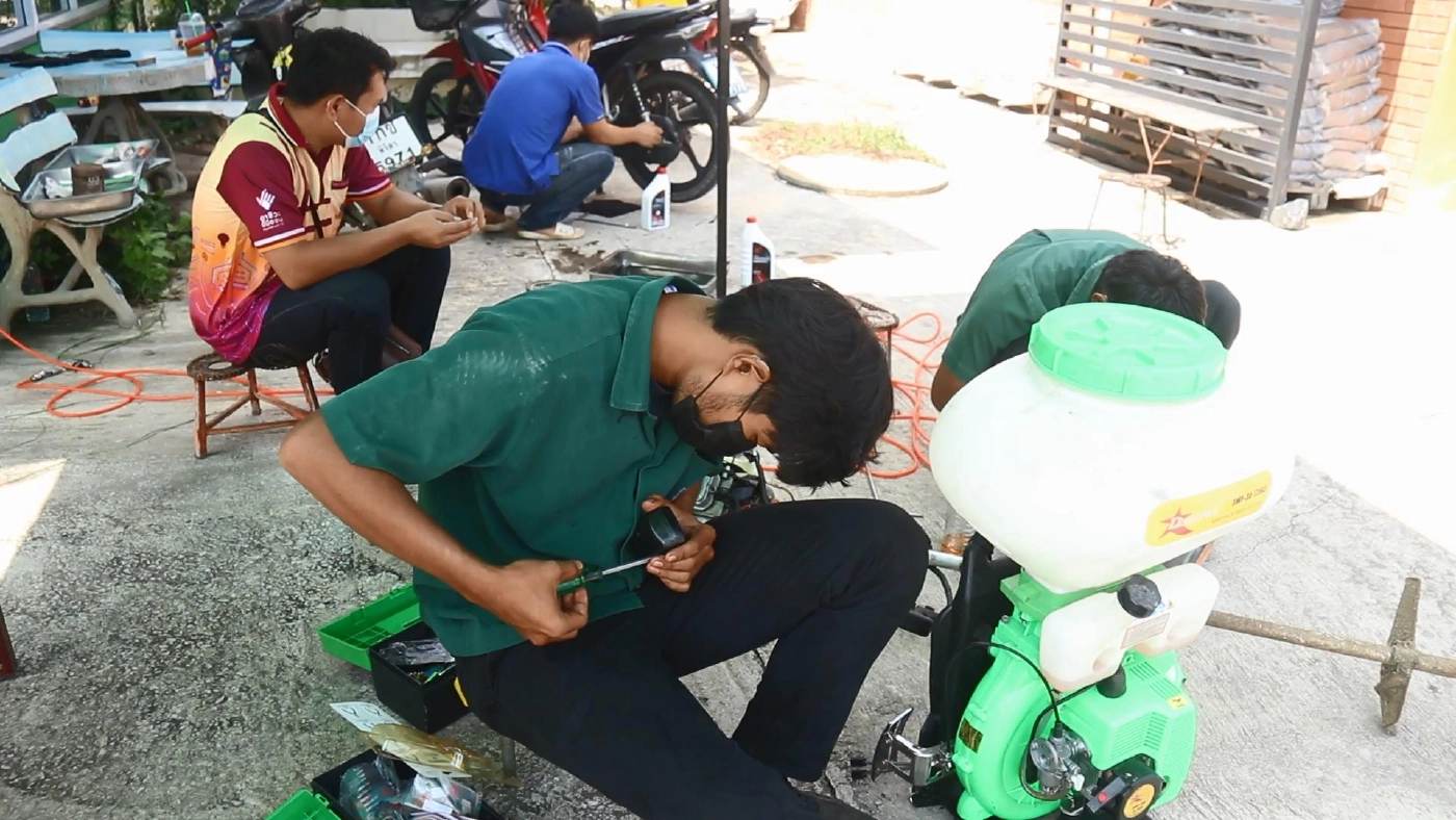 นักศึกษาเปิดซ่อมฟรี-ช่วยชาวบ้านถูกน้ำท่วม