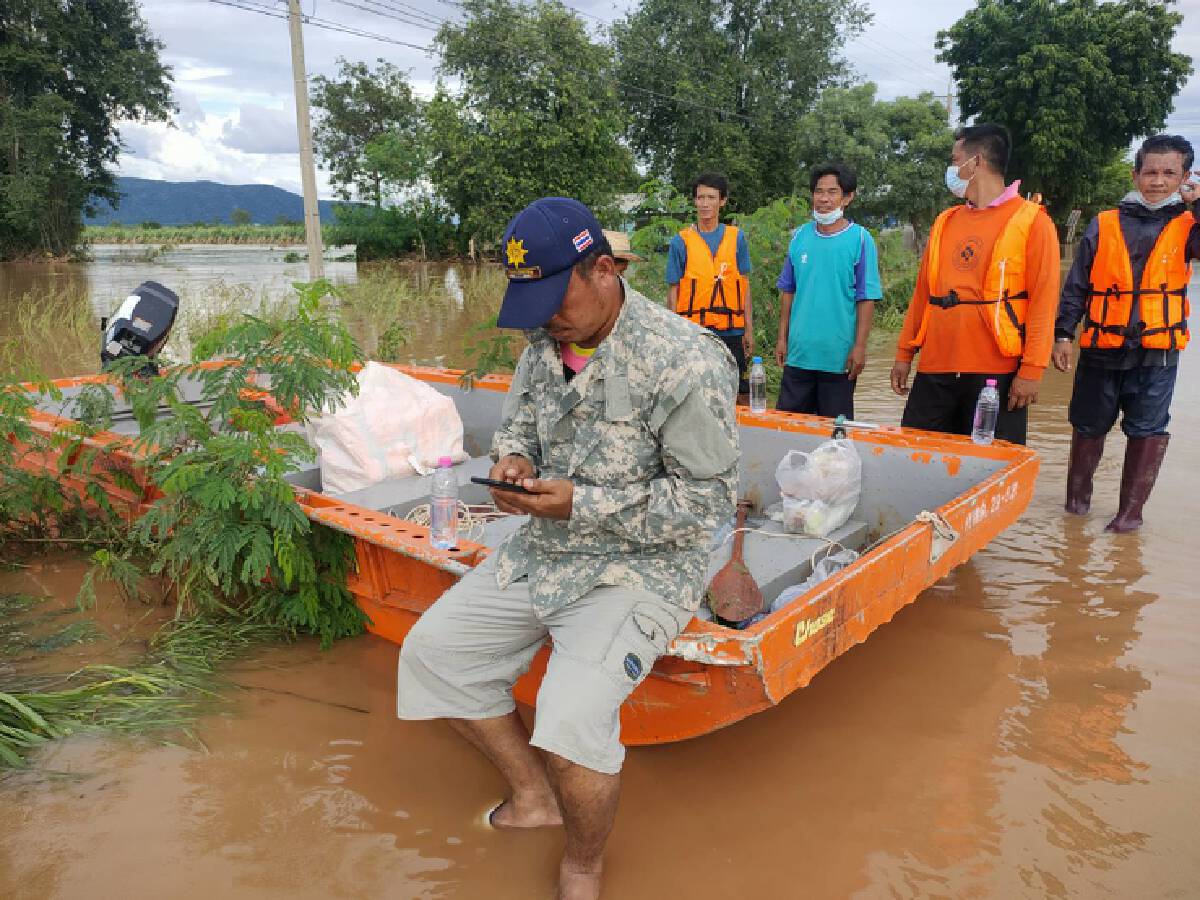 สองสามีภรรยาพลัดตกน้ำ สามีจมหายไป ภรรยาลอยแพ รอดหวุดหวิด