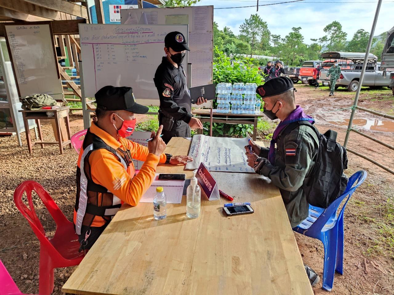 ระดมกำลังค้นหาชายวัย 69 ปี หลังเกิดน้ำป่าหลากบนเขา