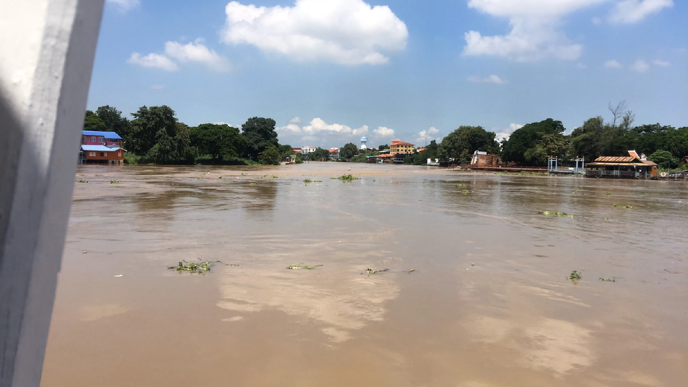 ระทึก! เรือลากจูงล่มทางแยกวัดพนัญเชิง มีผู้สูญหาย 2 ราย