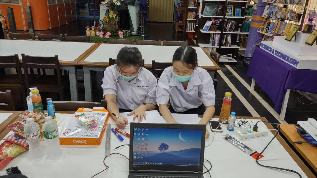 ทีมงานลูกม่วงขาว รร.นครสวรรค์ กวาด 6 รางวัลวิทยาศาสตร์