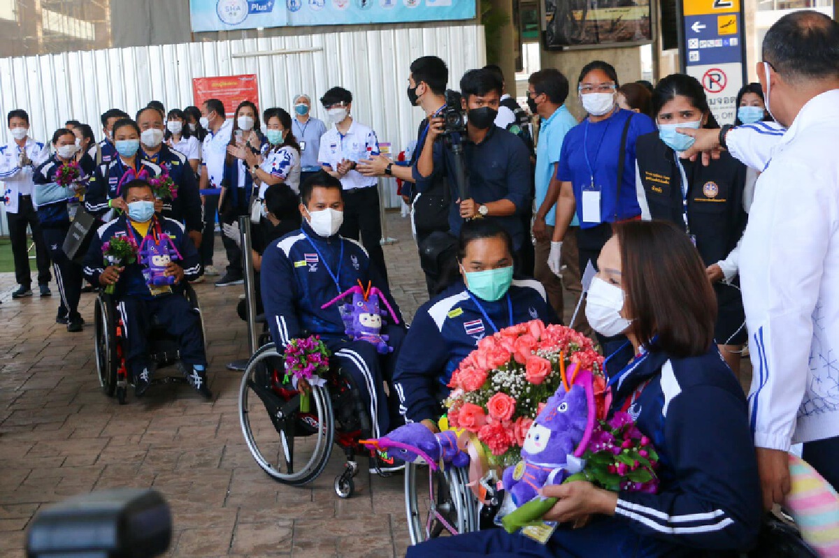 ฮีโร่พาราลิมปิกชุดแรกกลับไทยแล้ว "สายสุนีย์" นำทัพ
