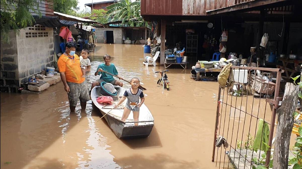น้ำลำเชียงไกรทะลักท่วมด่านขุนทด บ้านเรือนได้รับผลกระทบนับร้อย