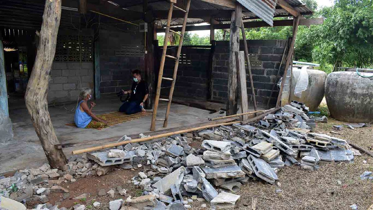 วอนช่วยเหลือคุณยายวัย 74 ปี บ้านพังทั้งหลังจากพายุงวงช้าง