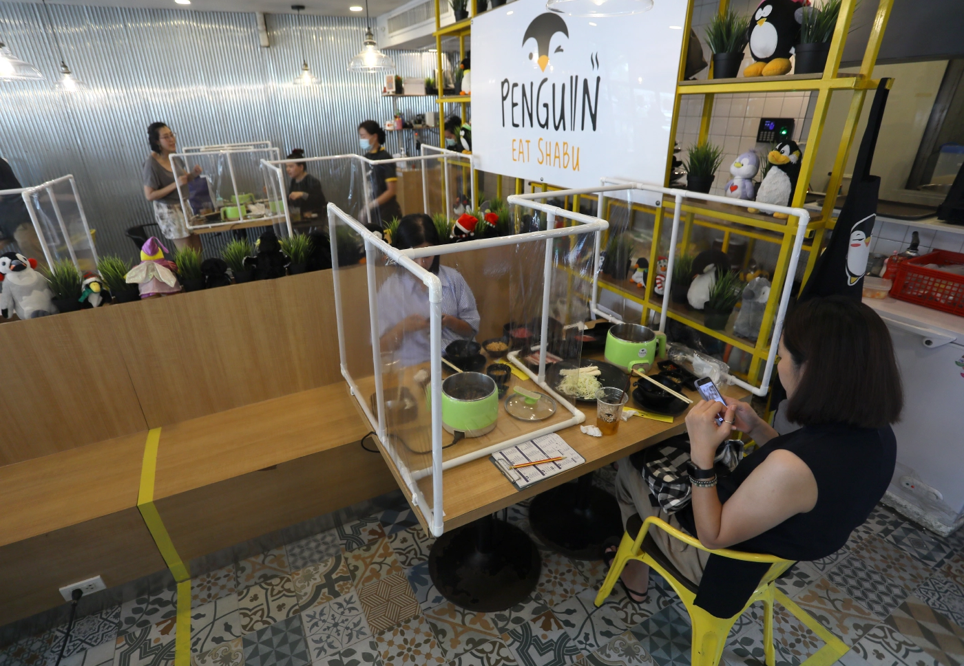 สธ.แจงชัดข้อปฏิบัตินั่งร้านอาหาร เล็งใช้มาตรการเข้มข้นเพิ่มตุลาคม