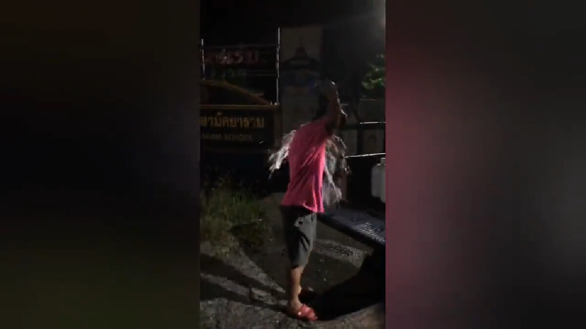 ทำโทษ2หนุ่ม “น้ำเย็นราดหัว” เหตุฝ่าฝืนเคอร์ฟิว