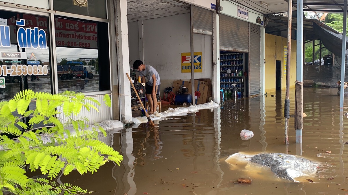 ลำตะคองทะลักท่วมมิตรภาพ บายพาสจม ผู้ว่าเตือนคนเมืองรับมือ