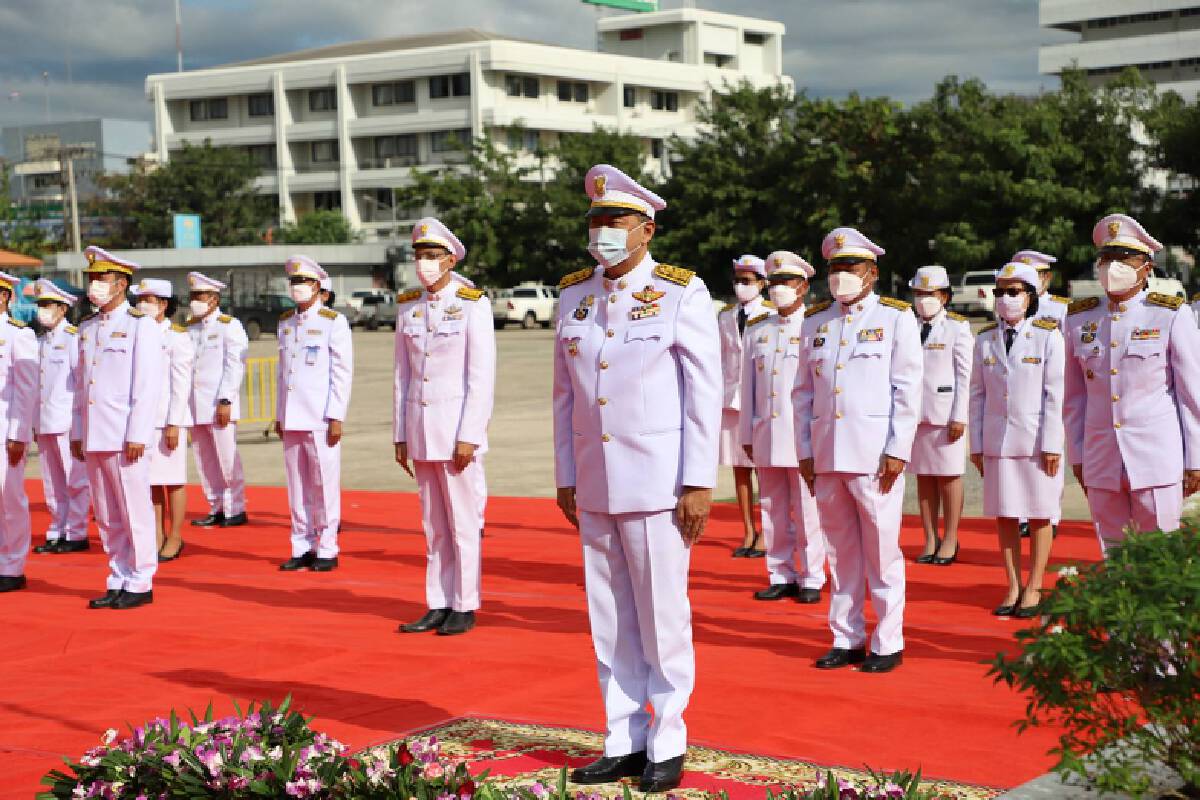 จัดพิธีวางพวงมาลาถวายบังคมเนื่องในวันปิยมหาราช
