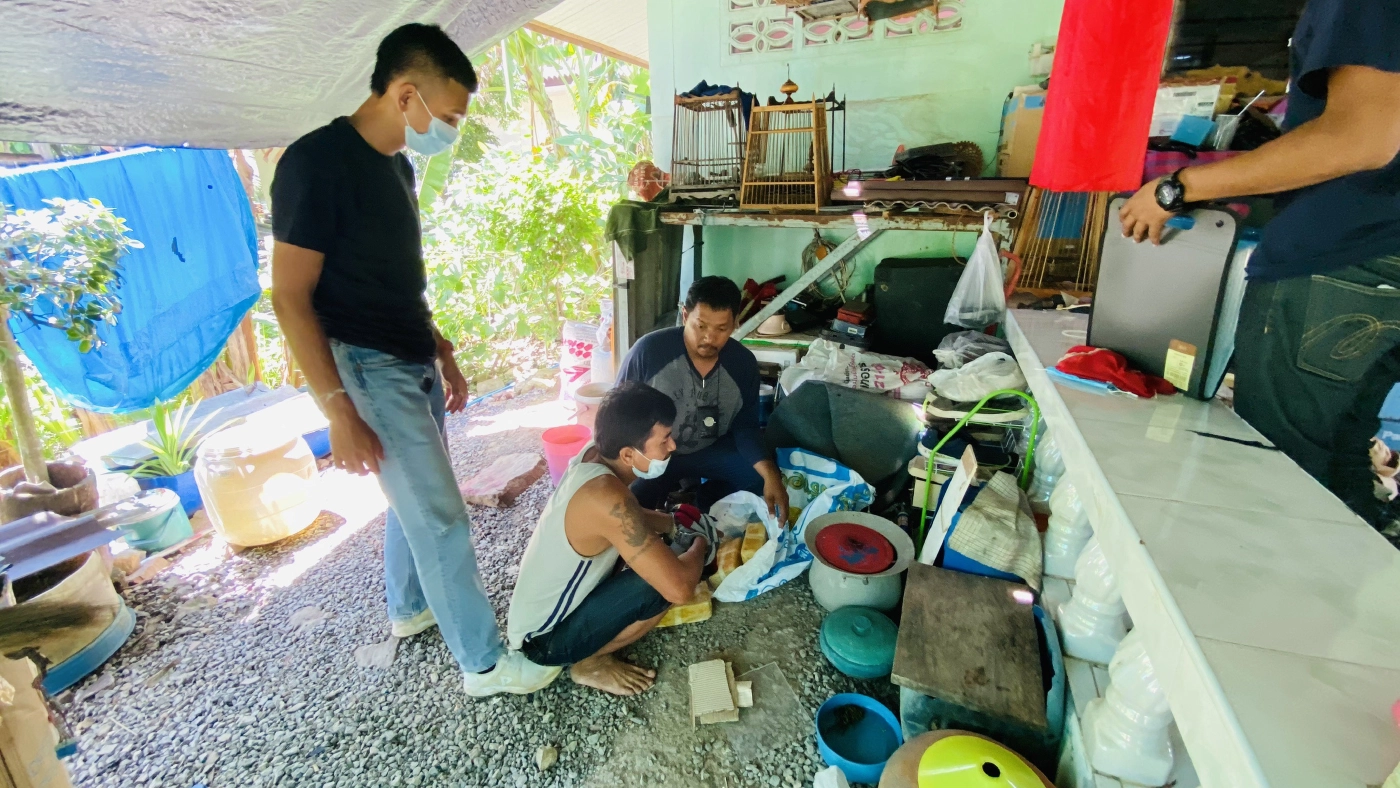 ตชด.ภาค4 รวบแก๊งค้ายายกทีม 6 คน ยึดยาบ้า 74,000 เม็ด