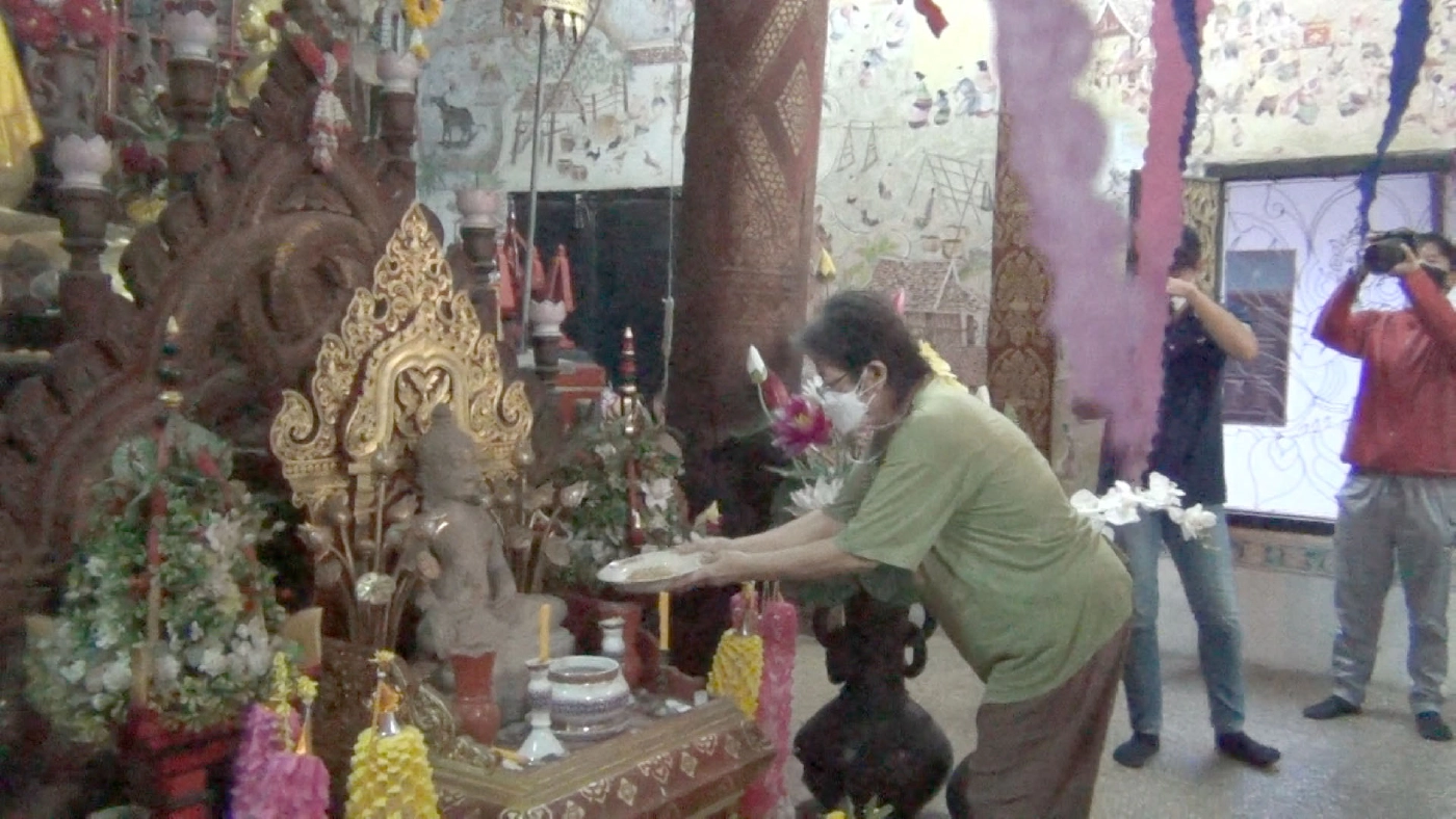 ชาวลำปางสืบสานประเพณี"บูชาข้าวทิพย์"ถวายองค์พระพุทธรูป