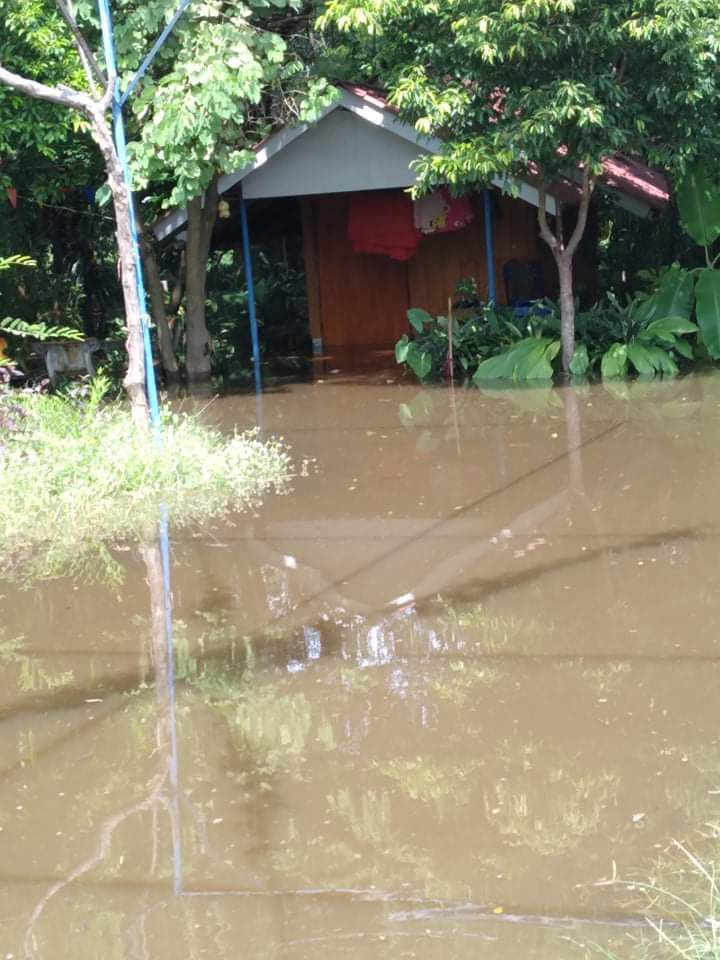 น้ำฝน - น้ำทุ่ง เอ่อเข้าท่วมสำนักสงฆ์วัดเชิงหวาย