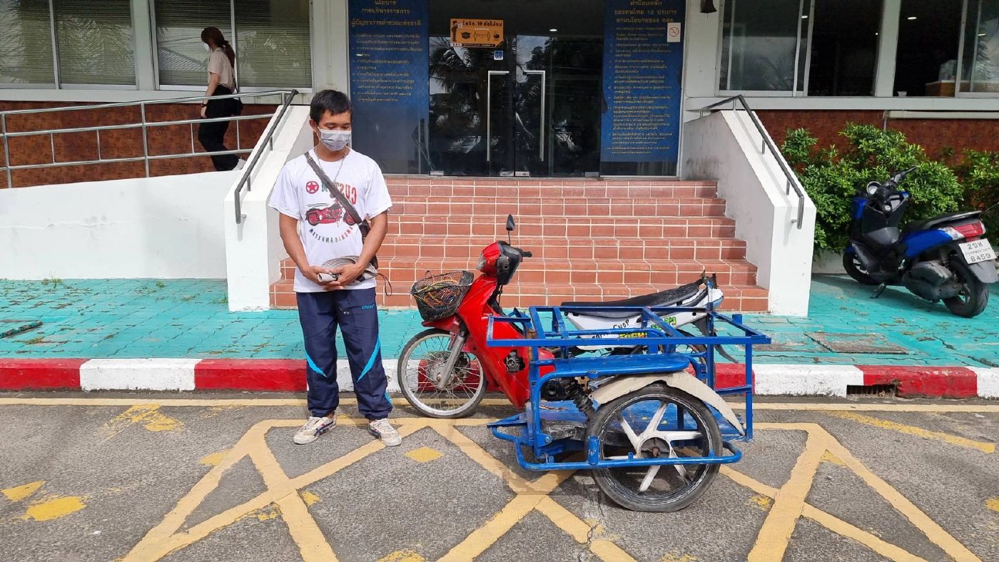 จับหนุ่มขับรถซาเล้งพ่วงข้างซิ่งยกล้อโชว์กลางถนน เจอ 4 ข้อหา