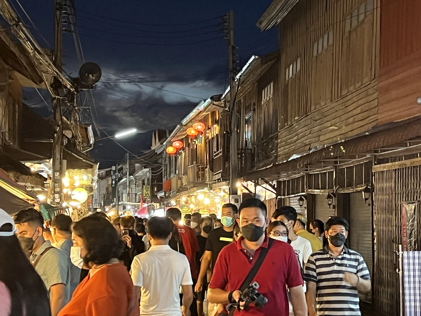 ถนนคนเดินเชียงคานยังคึกคักรับเปิดประเทศ