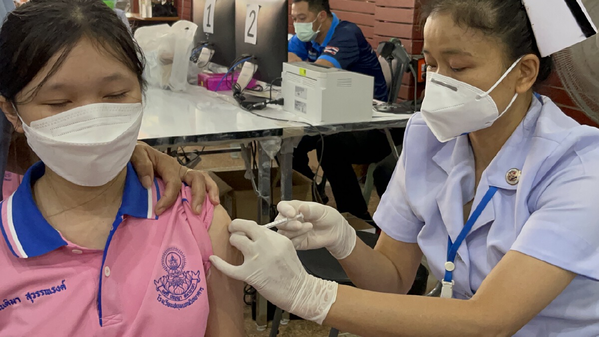 หนองคายเร่งฉีดวัคซีนโควิดนักเรียนให้ได้วันละ2พันคน