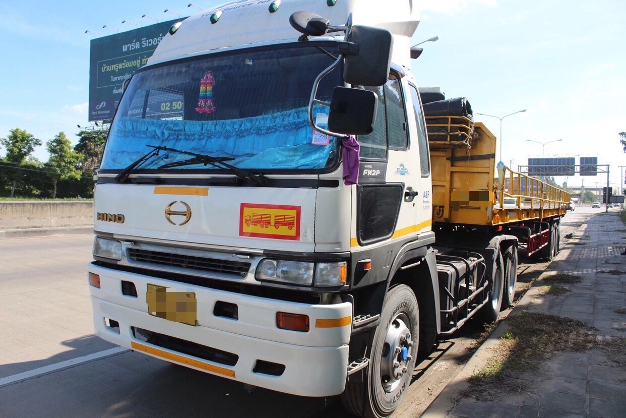 สลด! ลุงวัย 63 ปีขี่จยย.ไปทำงานพิเศษ ถูกรถพ่วง 18 ล้อเบียดล้มเหยียบเสียชีวิต