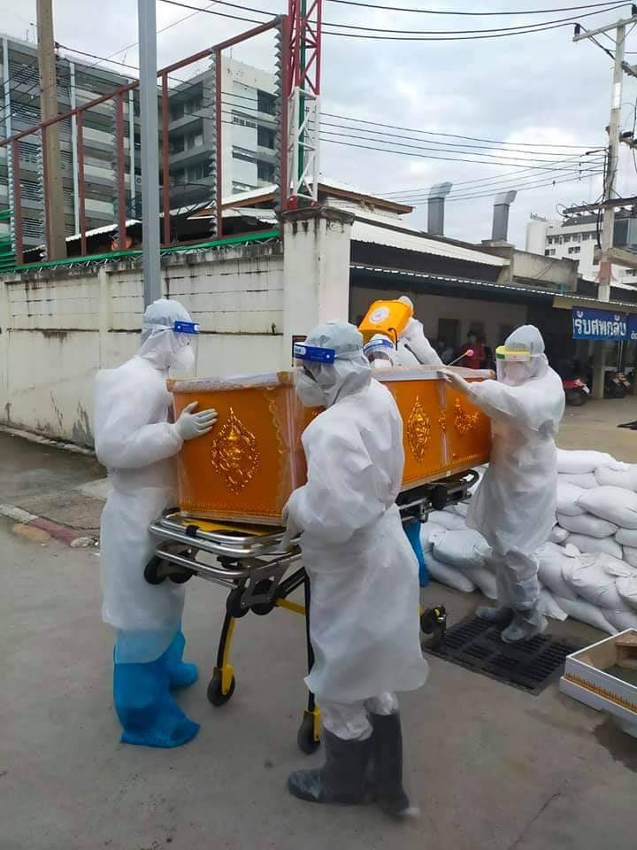 หนักสุดรอบ10ปี กู้ภัยโคราช เร่งขนย้ายศพผู้ป่วยโควิดจ้าละหวั่น