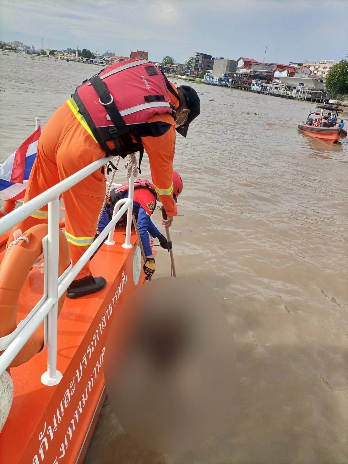 เจอแล้วศพคนขับเรือล่มหน้าวัดพนัญเชิง