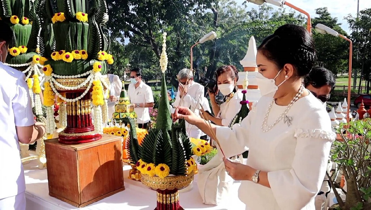 นครพนมบวงสรวงเจ้าพ่อ 4 ทิศ ก่อนเปิดงานประเพณีไหลเรือไฟ