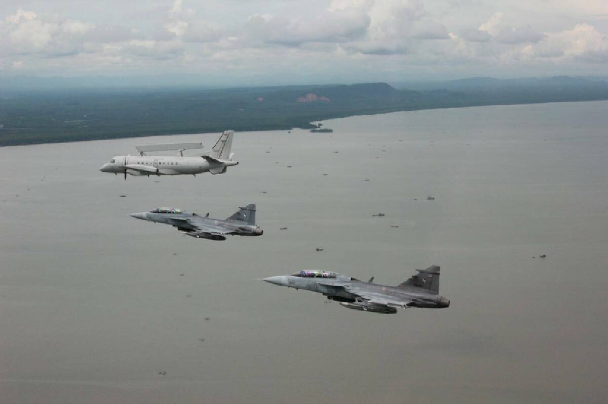 ผบ.ทสส.-ผบ.ทอ.ร่วมบินสังเกตการณ์ทดสอบสมรรถนะ  GRIPEN 39