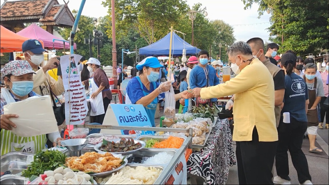 เปิดถนนคนเดินข่วงเมืองน่านรับนักท่องเที่ยว