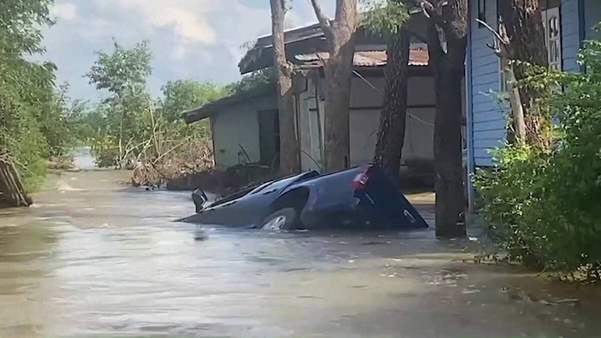 แม่น้ำชียังทะลักท่วมรอบ2ยายหลานต้องออกมานอนริมถนน