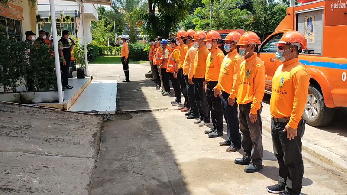 ปภ.อุดรฯส่งเรือท้องแบนพร้อมรถยกสูงช่วยโคราชกับขอนแก่น
