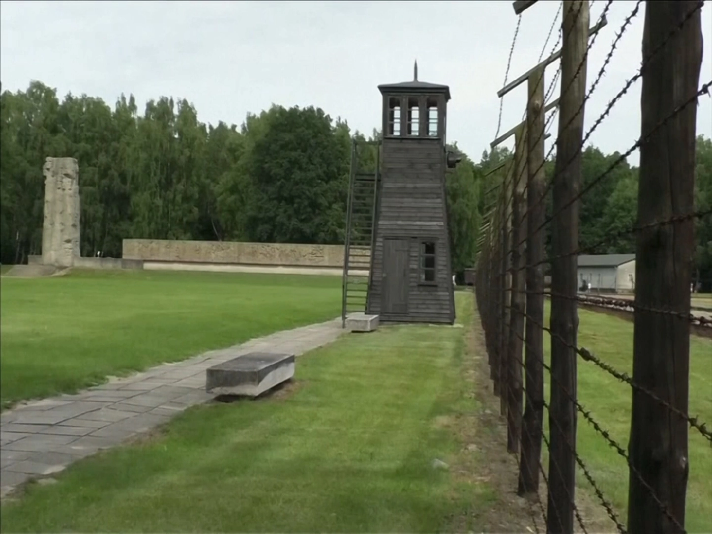 ยายทวดวัย 96 ยังมีแรงเผ่นหนีศาลคดีช่วยนาซีเยอรมัน