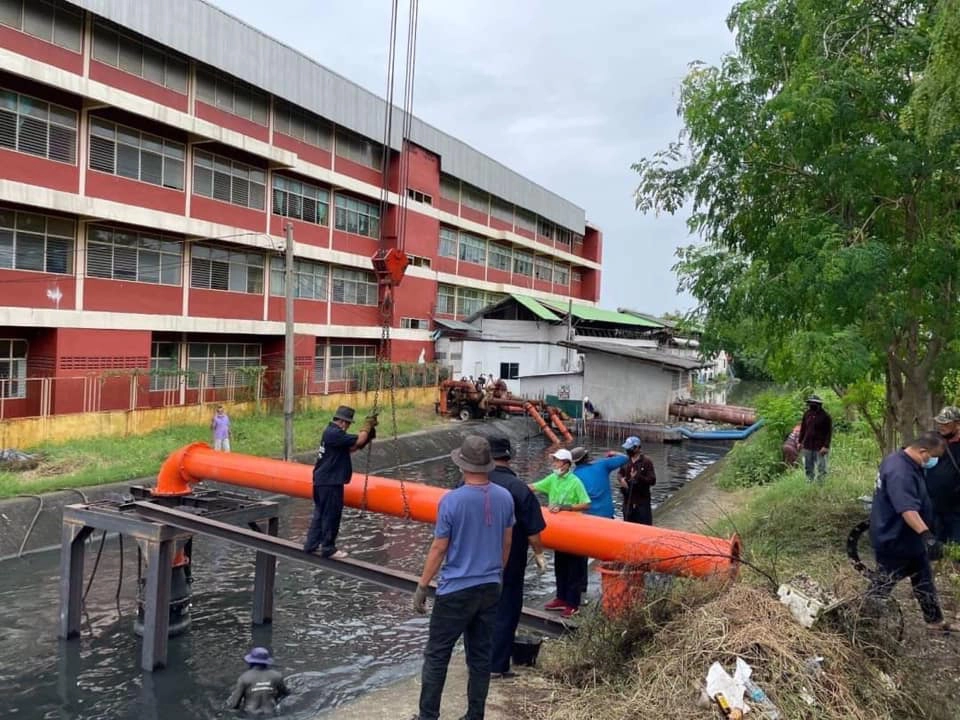 สนน แก้ไขปัญหาน้ำท่วมถนนเคหะร่มเกล้า