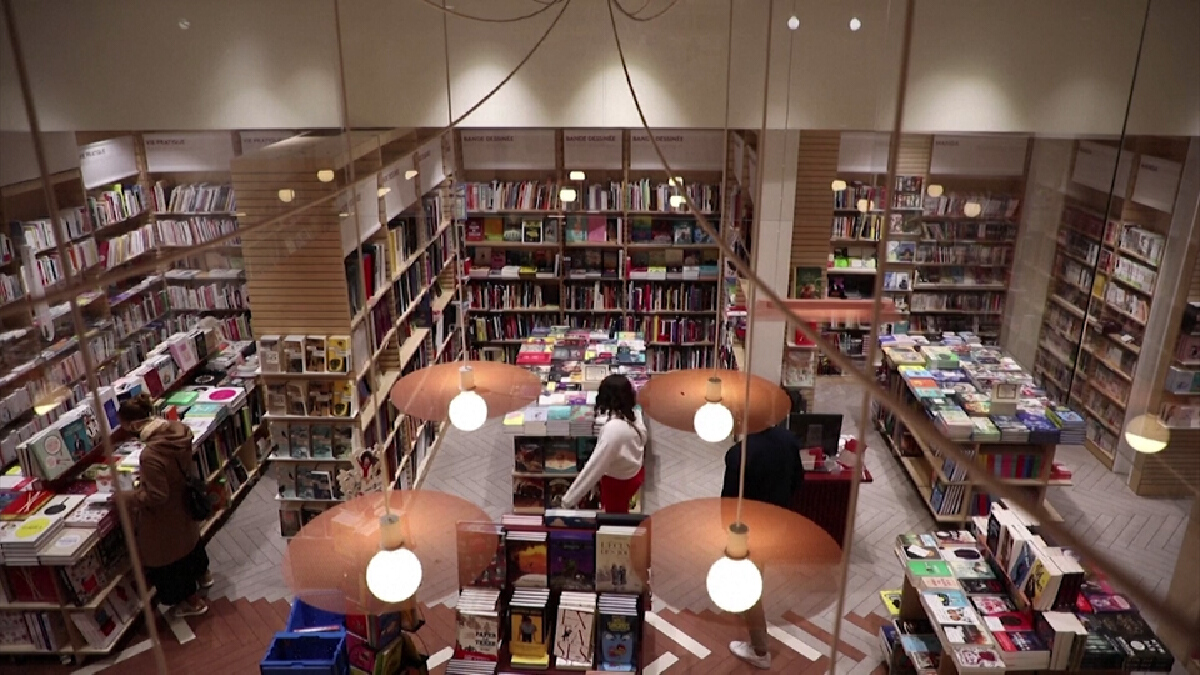 ร้านหนังสือฝรั่งเศสยังอยู่รอด แม้ในยุคอีคอมเมิร์ซครองเมือง ( คลิป )