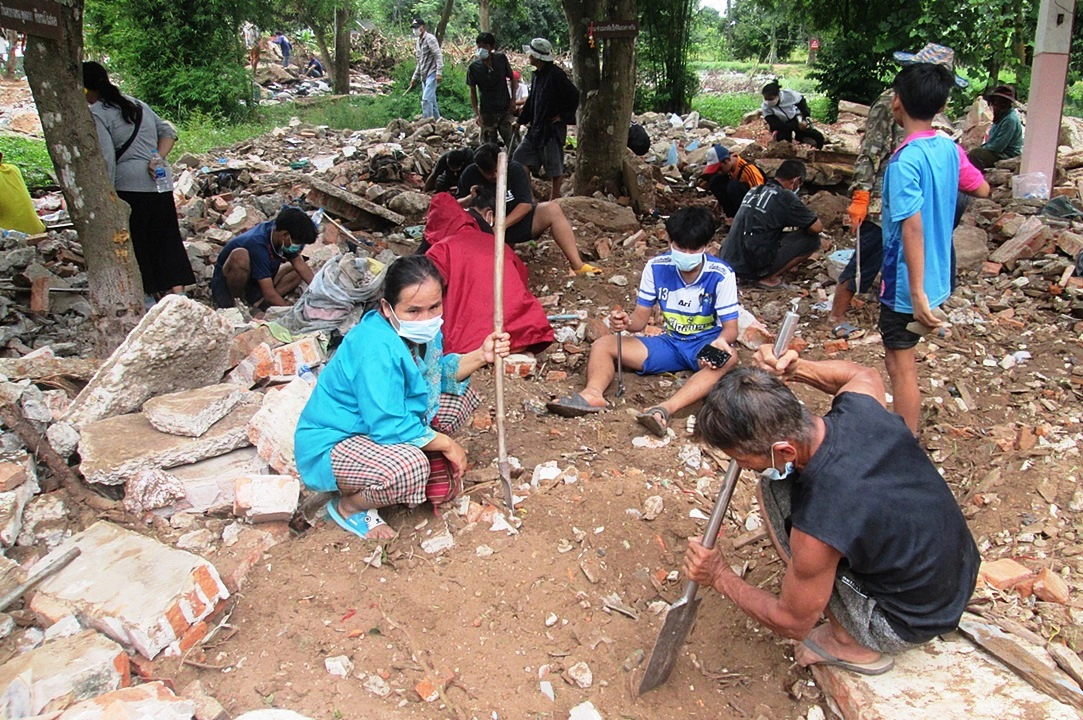 กรุแตก !! พบเหรียญสมโภชพระธาตุพนมปี 18 นับร้อย ราคาบูชาพุ่ง