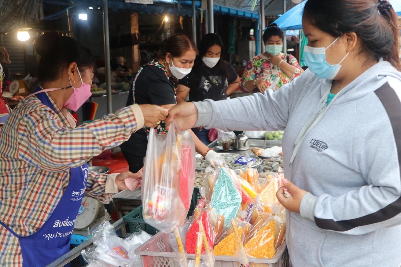 สารทเดือนสิบพัทลุงเงียบเหงา มีชาวบ้านออกจับจ่ายซื้อขนมบางตา