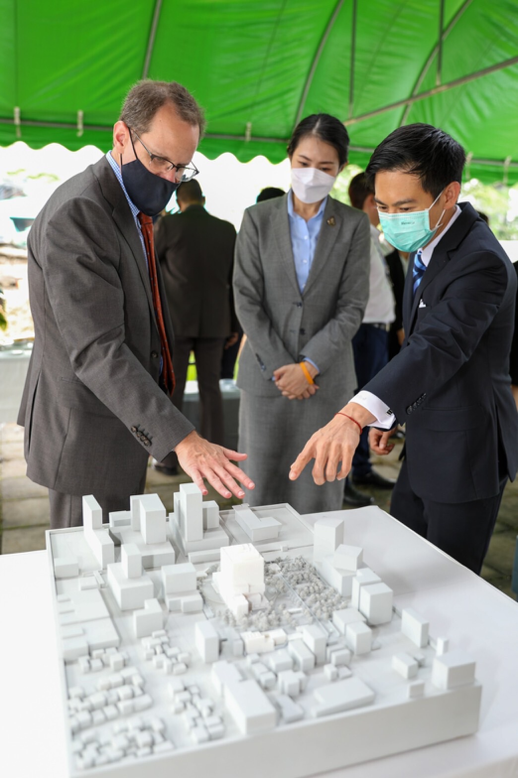 “อิสระ” ร่วมวางศิลาฤกษ์อาคารสถานทูตสหรัฐหลังใหม่
