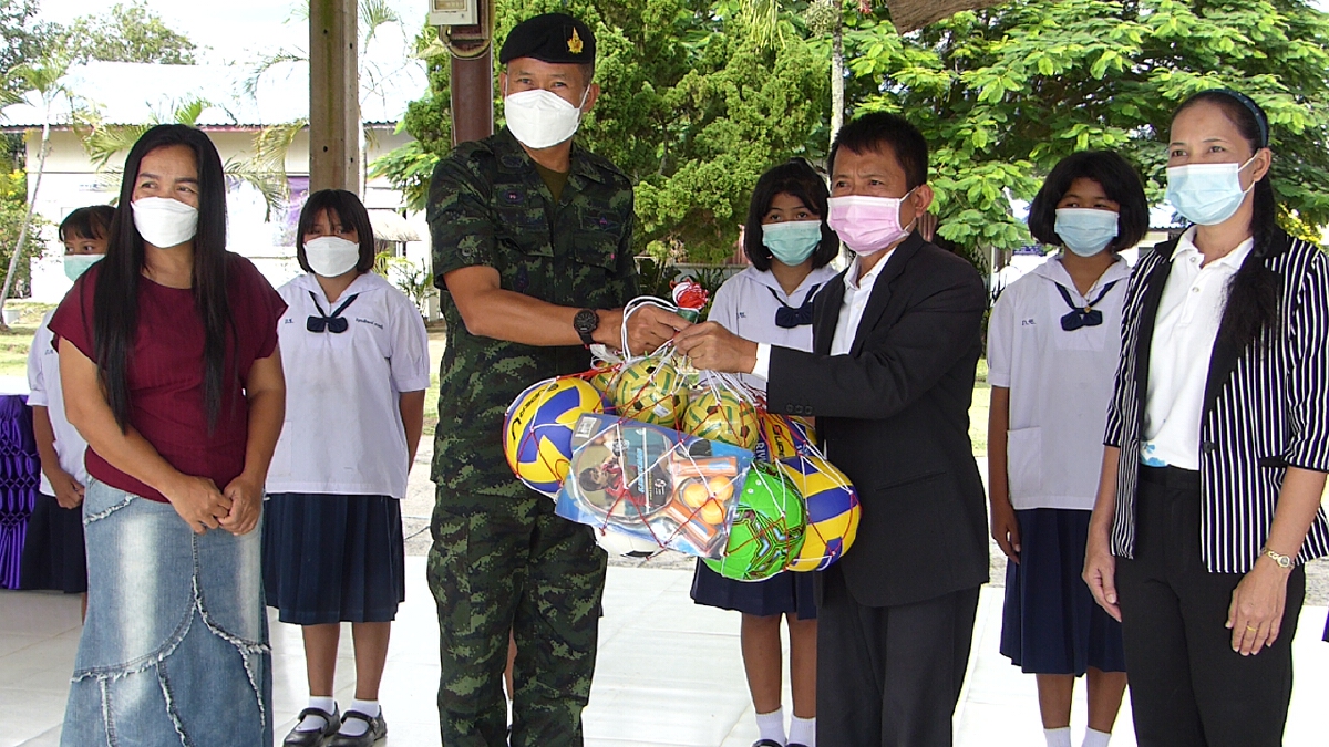 แม่ทัพภาคที่2 ลงพื้นที่อำเภอชายแดนไทยเขมรติดตามสถานการณ์โควิด