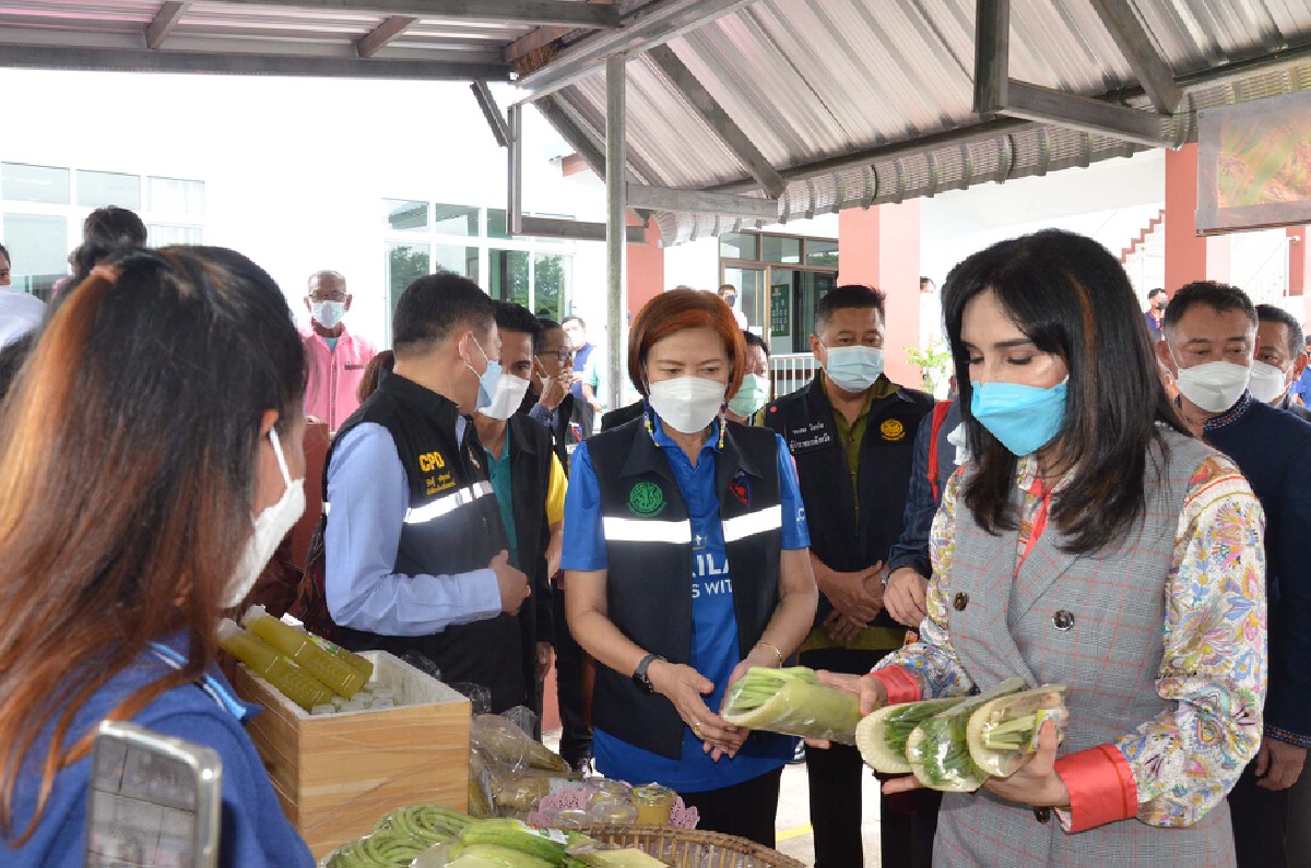 รมช.เกษตรฯลงพื้นที่เยี่ยมชมผลงานเครือข่ายสหกรณ์ในพื้นที่กาฬสินธุ์