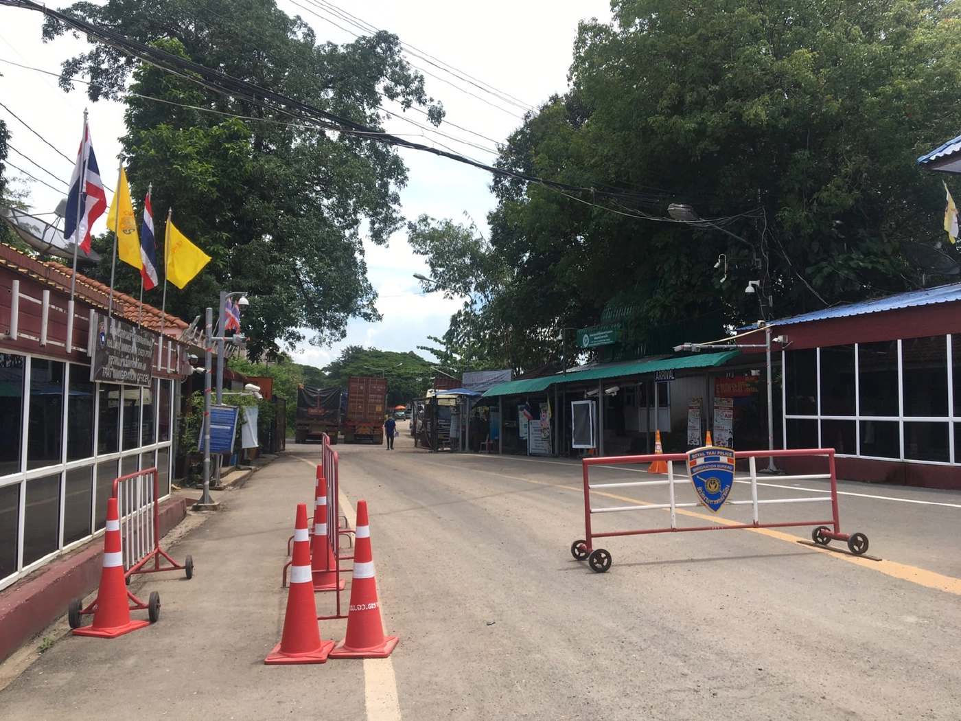 ตลาดการค้าชายแดนบ้านหาดเล็กเงียบเหงาเหตุโควิด-19 ระบาดหนัก ป่วย 50 รายแล้ว