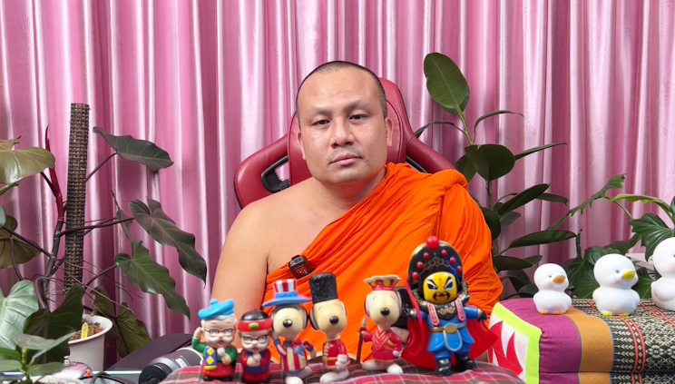 "พระมหาไพรวัลย์" ประกาศกลางไลฟ์ "พระมหาสมปอง" อยู่เป็นพระไม่ได้ก็สึก