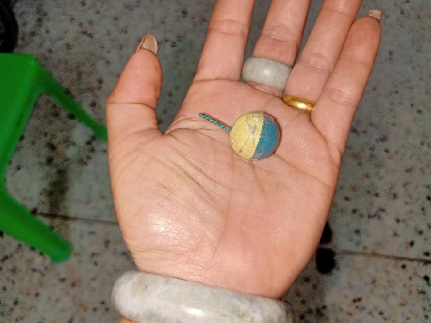 อดีตทหารพราน ลองของอมประทัดลูกบอลโชว์ ระเบิดใส่ปากเละ