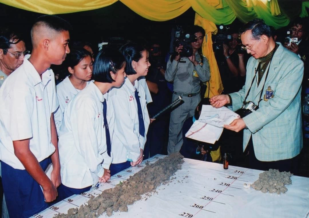ในหลวง ร.๙ ในความทรงจำ : มีพระราชาเป็นครู