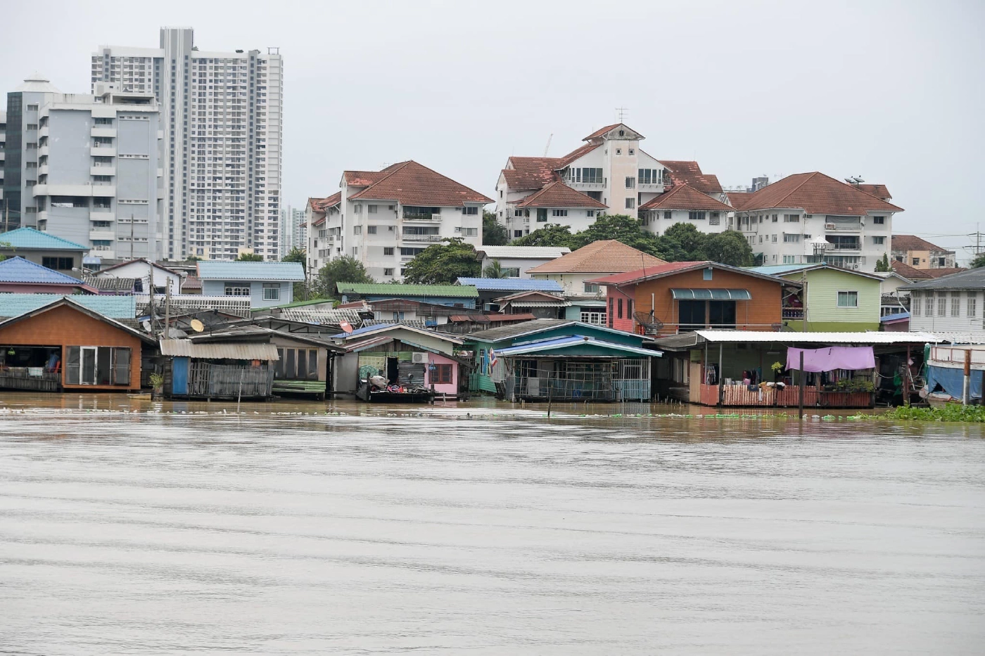 รมว.กษ. ลงพื้นที่ติดตามสถานการณ์น้ำเจ้าพระยา