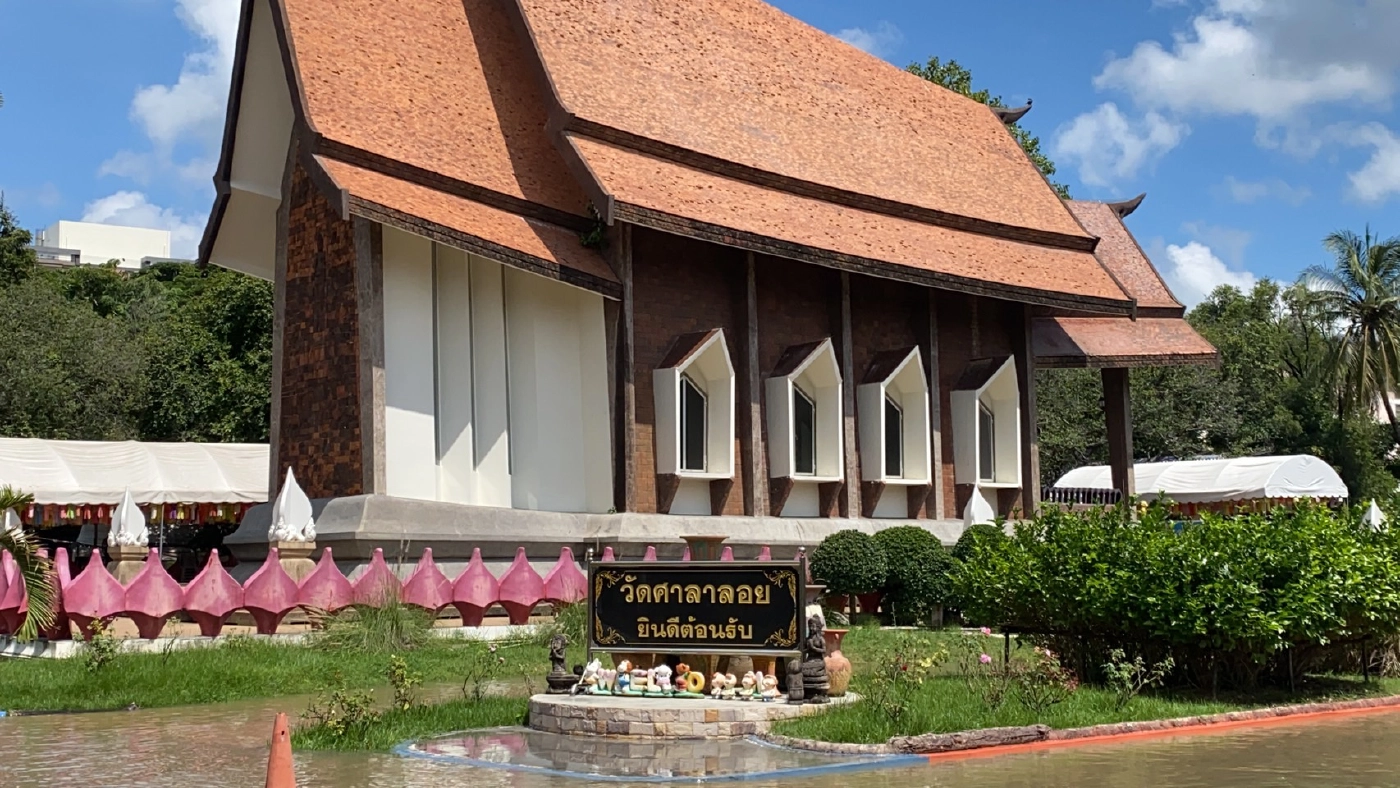 วัดย่าโม ท่วมแล้ว ! ทหารเร่งทำแนวป้องกันสถูปเจดีย์บรรจุอัฐิย่าโม