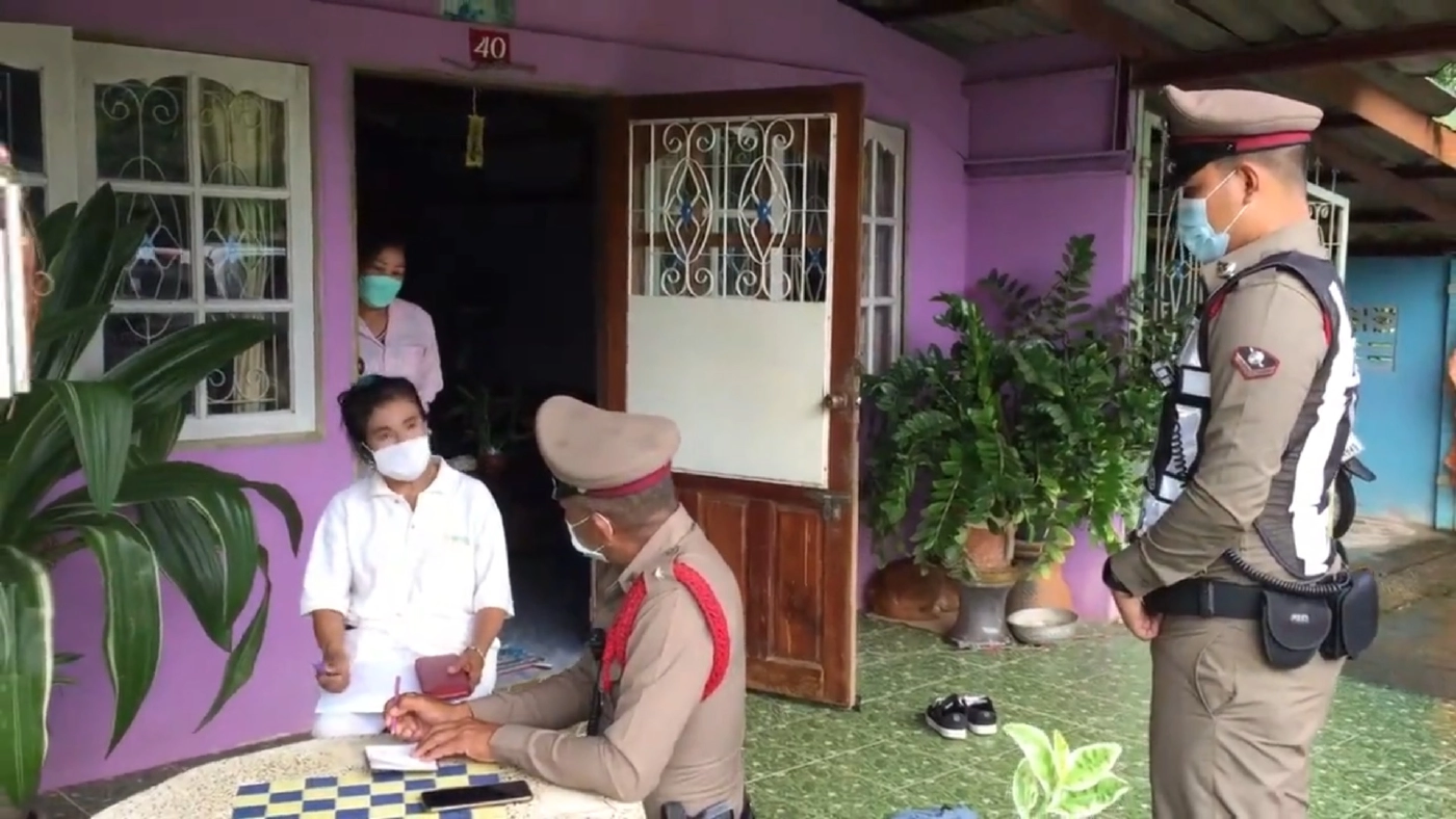 สาวใหญ่ผวา! ถูกมือดีปาก้อนหินใส่หลังคาบ้าน คาดเป็นคนใกล้ชิด