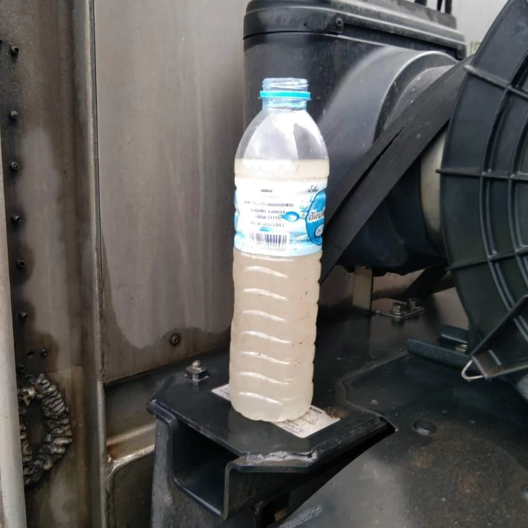 โชเฟอร์สิบล้อแวะเติมน้ำมันเจอน้ำผสมเครื่องน็อก ปั๊มยอมรับฝนตกน้ำซึม