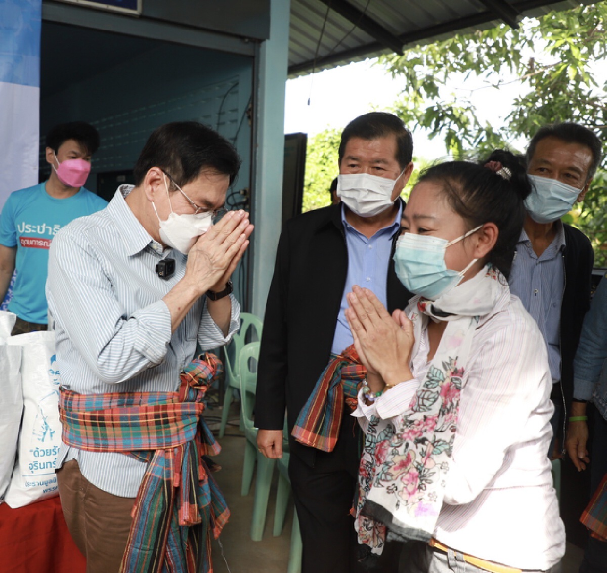 "จุรินทร์" นำทีมลุยโคราชมอบถุงน้ำใจช่วยน้ำท่วม