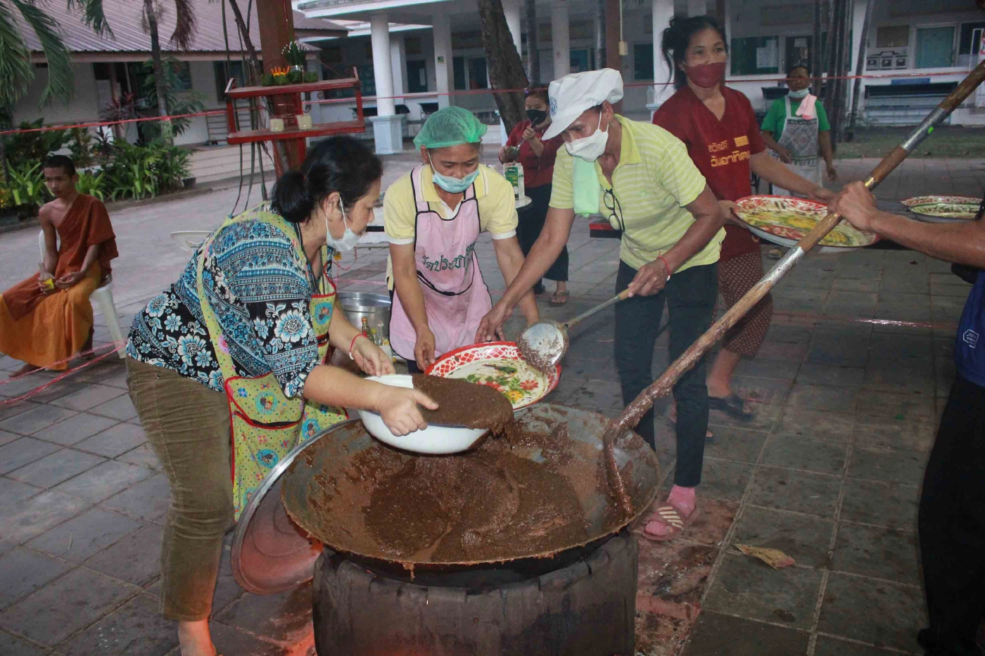 วัดประชานิยมสืบทอดบุญใหญ่กวนข้าวทิพย์ออกพรรษา