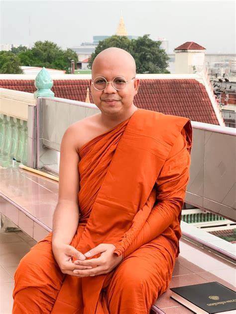 "พระมหาไพรวัลย์" ประกาศกลางไลฟ์ "พระมหาสมปอง" อยู่เป็นพระไม่ได้ก็สึก