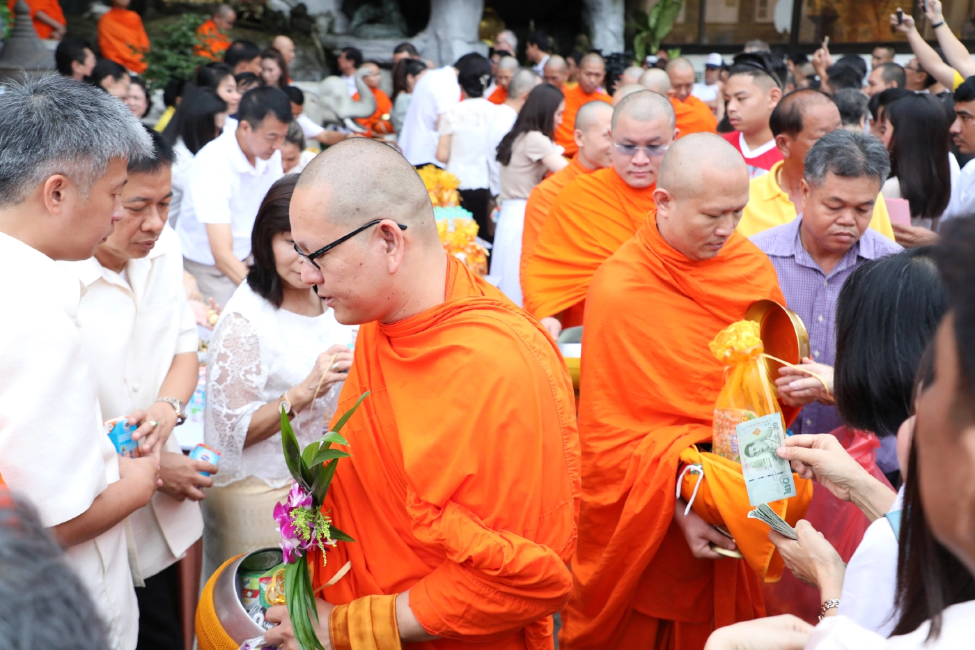 “วันออกพรรษา” 15 ค่ำ เดือน 11 ความสำคัญและกิจกรรมที่นิยมปฏิบัติ