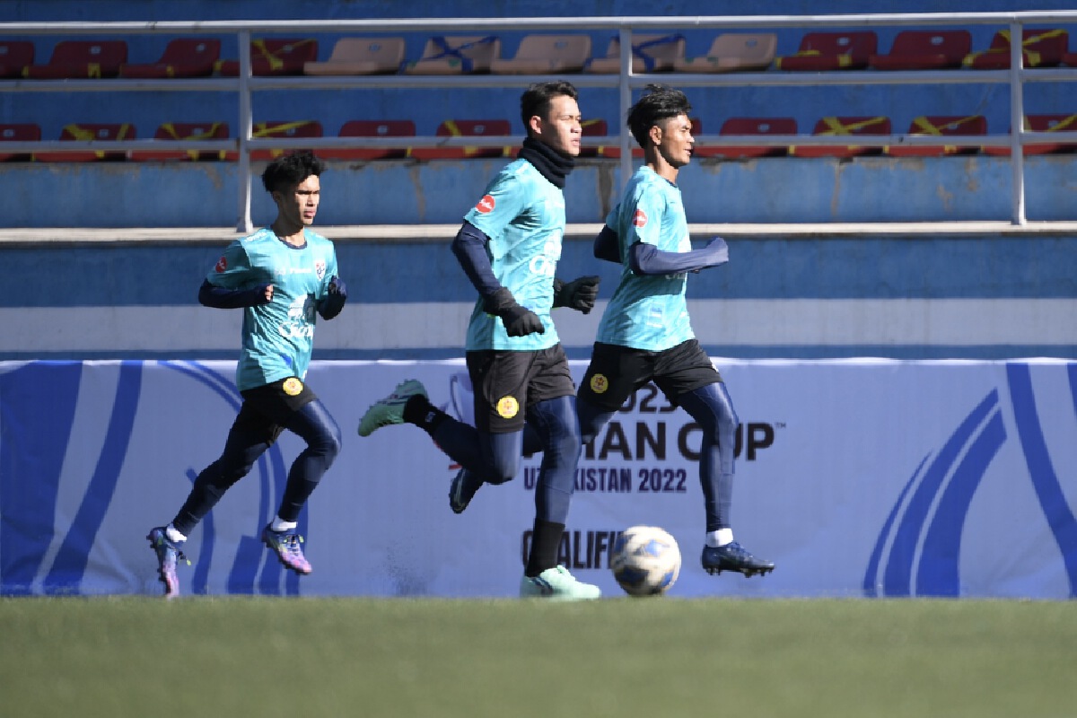 "ช้างศึก U23" ประเดิมซ้อมสนามจริง "โค้ชโม้"ชมความมุ่งมั่นแนวรุก
